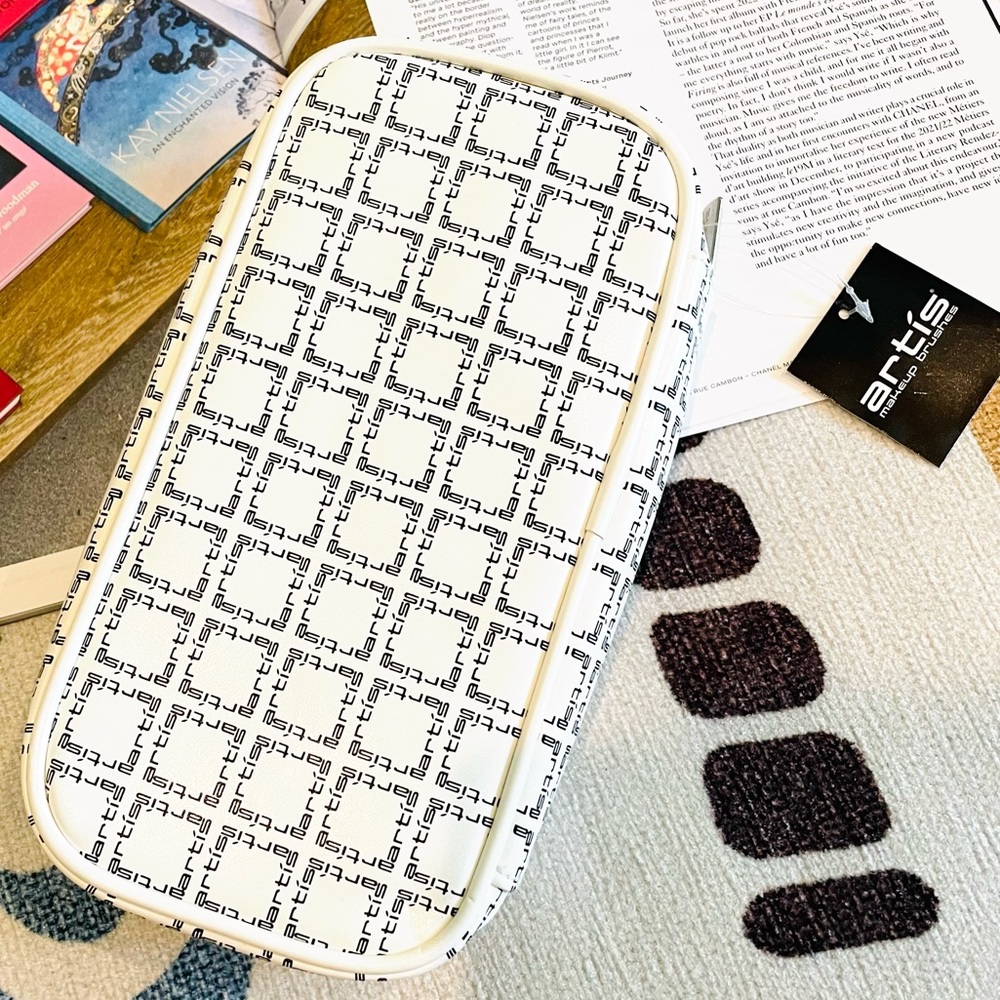 Artis Makeup Brush Bag - Picture 3 of 3